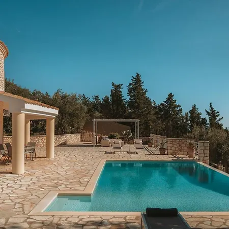 The Round House * Vlachopoulatika